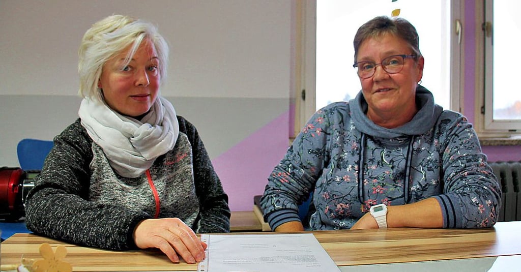 Jugendclubleiterin Eileen Wolf-Köppe und Berufslotsin Anka Klawitter laden Jugendliche und Eltern zu einem Gespräch rund um die Berufsorientierung ein.
