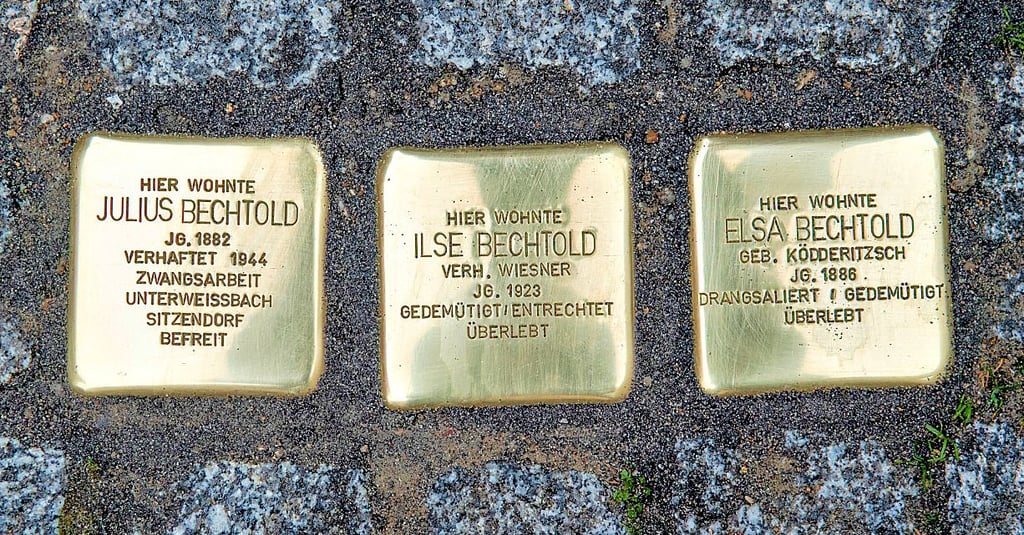 Drei neue Stolpersteine in Naumburg erinnern an das Schicksal von Julius, Elsa und Ilse Bechtold.
