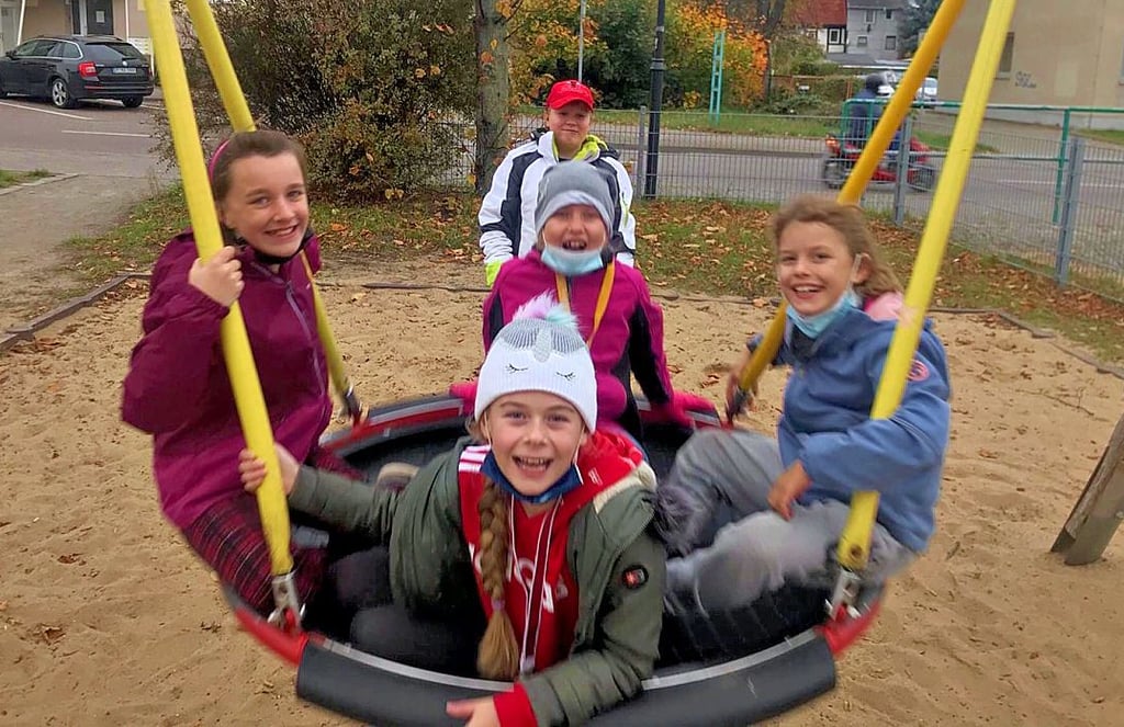Die Steutzer Hortkinder waren in den Ferien auch auf dem Spielplatz anzutreffen.