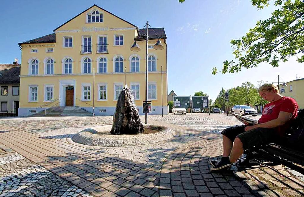 Der Bürgerservice in Förderstedt hat zwei Mal im Monat offen. Trotzdem muss auf Trauerfälle Rücksicht genommen werden.