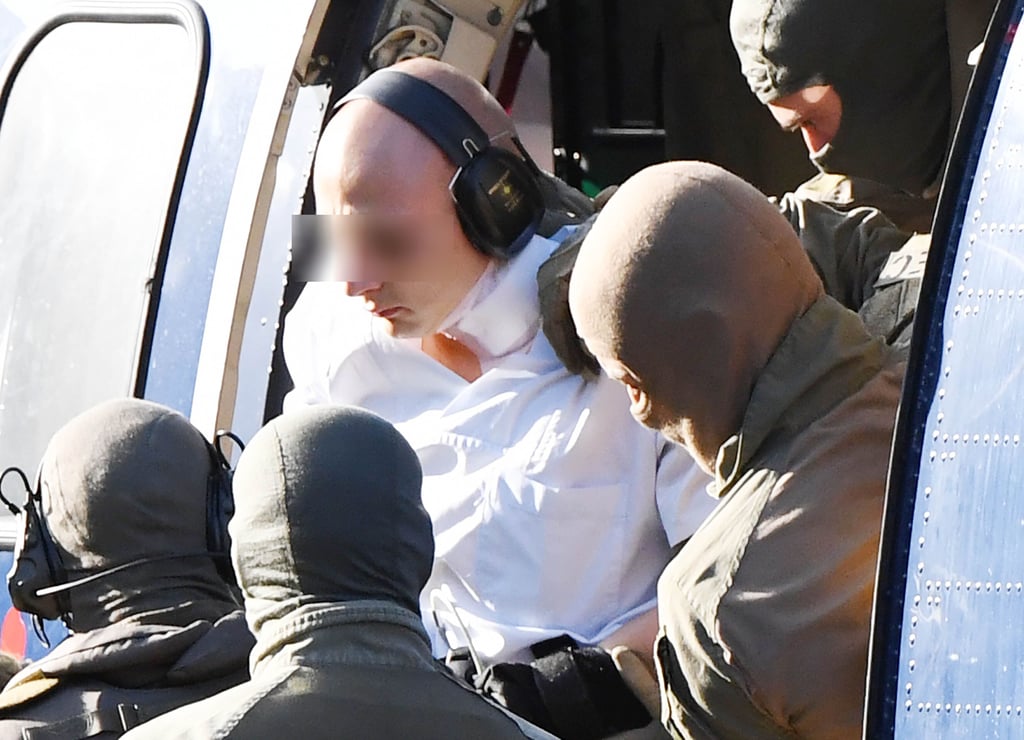 Der Attentäter Stephan B. bekam Unterstützerpost von einer Polizistin - das hat nun Konsequenzen.