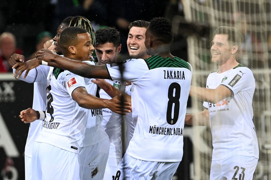 Die Gladbach-Profis feiern ihren Heimsieg gegen Bochum.