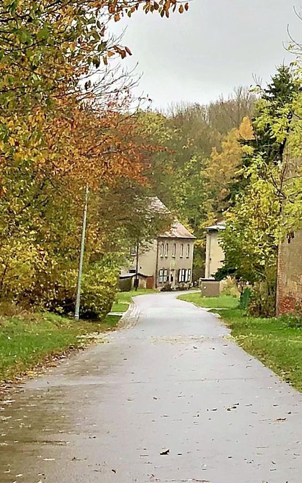 Der Bereich Waldau Fabrik liegt abseits des Dorfkerns, hier wohnen nur wenige Leute.