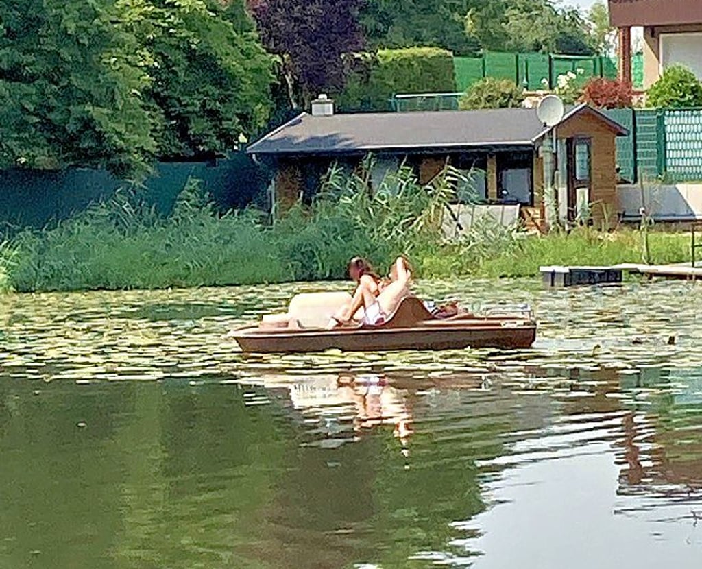 Die Urlauber fahren nicht immer auf den vorgeschriebenen Wasserwegen.