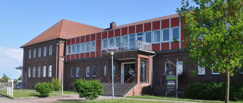 Das Stadtkulturhaus sollte eigentlich wieder für die Öffentlichkeit zur Verfügung stehen, bleibt aber aufgrund von Brandschutzmängeln weiterhin geschlossen. Geplante Veranstaltungen müssen daher abgesagt werden.