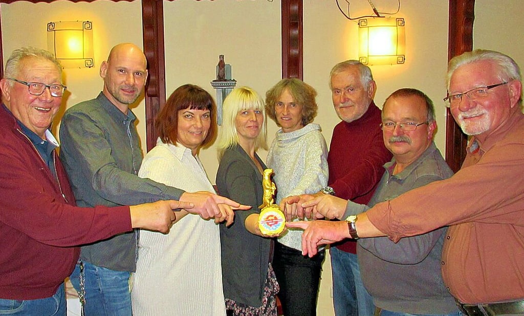 Die Jury bestehend aus Eberhard Schulze (von links), Frank Krebs, Ute Flotho, Silke Hardert, Tilla Schade, Ulrich Reichard sowie Wigbert Schwenke, Kurt Petzerling und Holger Paech (nicht im Bild) hat nun über die Preisträger vom Goldenen Otter für das Jahr abgestimmt.
