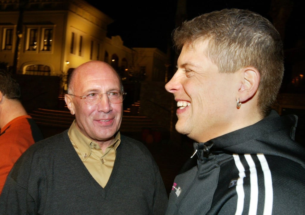 Ex-Radstar Jan Ullrich (r.) im Jahr 2004 mit seinem damaligen Manager Wolfgang Strohband auf Mallorca.