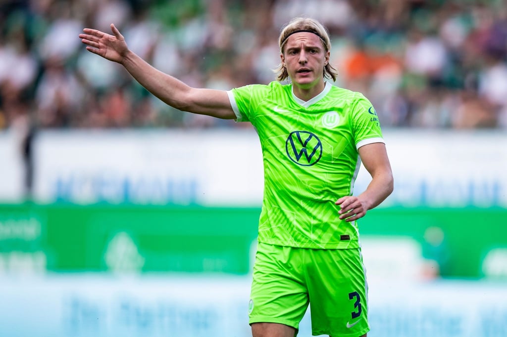 Sebastiaan Bornauw kehrt nach seiner Kapselverletzung in den Wolfsburger Kader zurück.