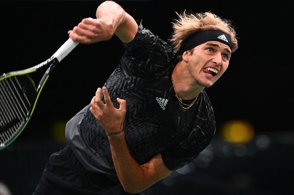 Alexander Zverev hat sich beim Turnier in Paris ins Viertelfinale gespielt.
