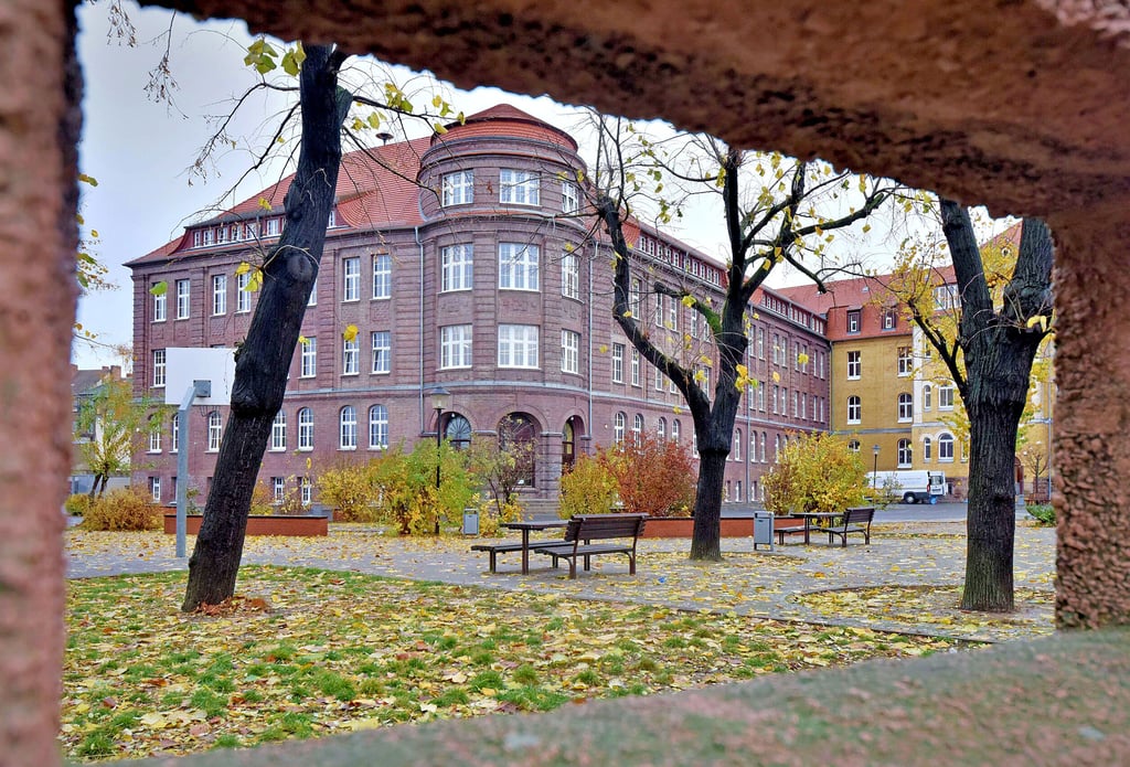 Die Pestalozzischule ist saniert: Die modernen Fenster geben ihr nicht nur ein neues Gesicht, sondern sorgen auch für weniger Energieverbrauch.