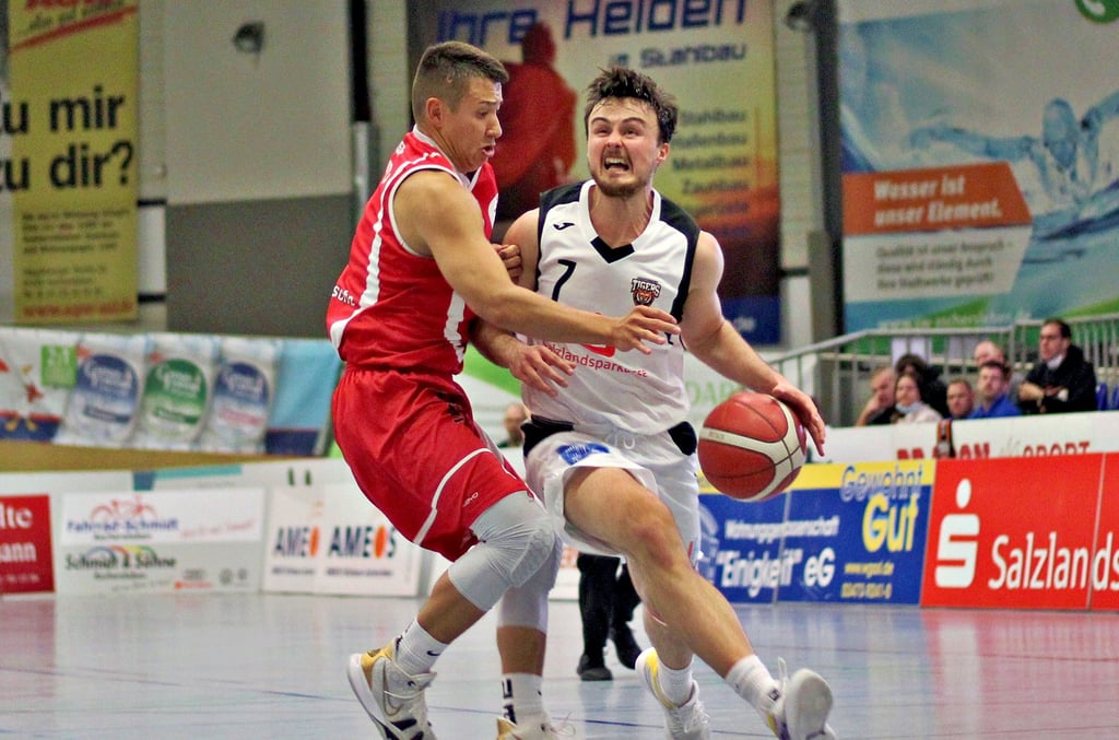 Kapitän Patrick Lyons (rechts) hat die Aschersleben Tigers zum Heimsieg geführt.
