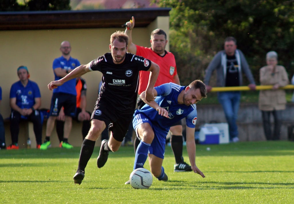 Bernburgs Mario Mäkel (links) in einem früheren Spiel gegen Baaleberge.