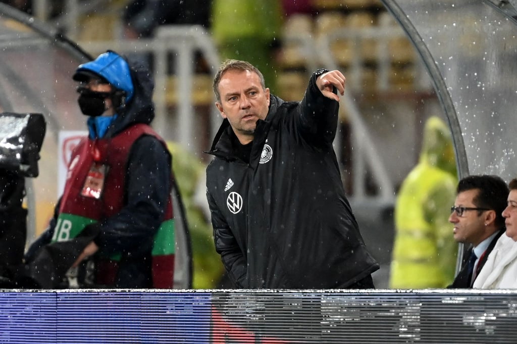Kann seinen Fokus schon Richtung WM in Katar wenden: Bundestrainer Hansi Flick.