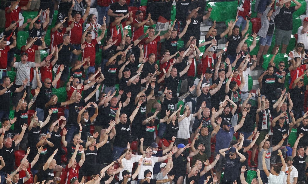 Ungarische Fans sind wiederholt wegen rassistischer Ausfälle und massiven Fehlverhaltens auffällig geworden.