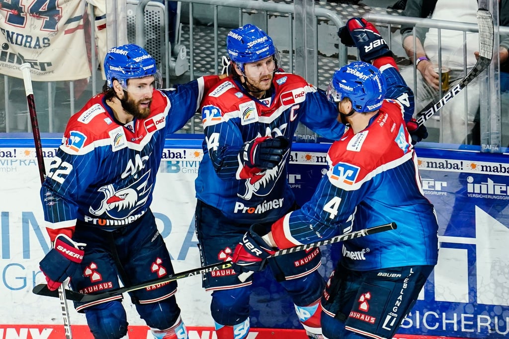 Die Adler Mannheim feierten einen knappen Sieg in Krefeld.