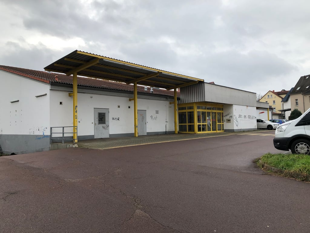 Der ehemalige Rewe-Markt an der Merseburger Christianenstraße soll abgerissen werden.
