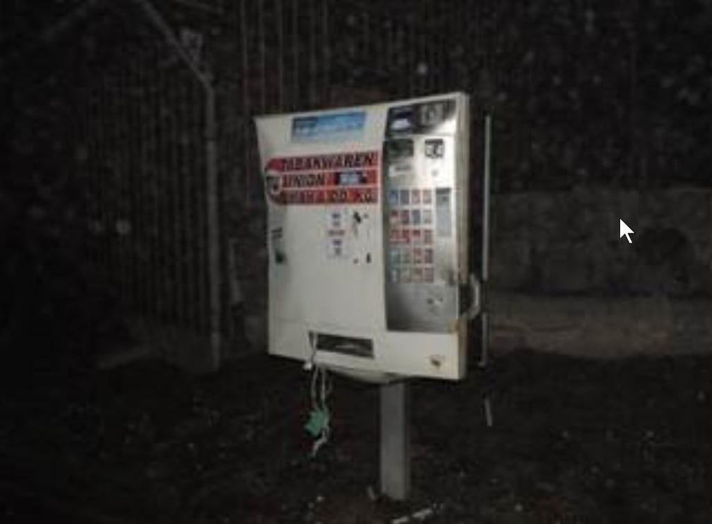 Ein beschädigter Zigarettenautomat