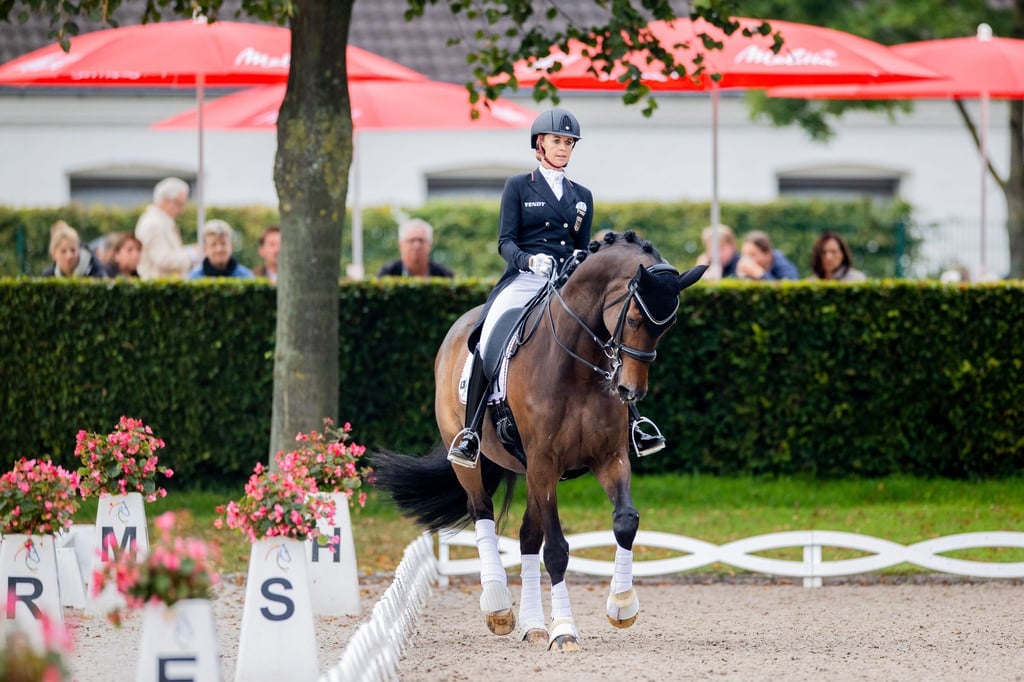Jessica von Bredow-Werndl auf ihrem Pferd Ferdinand.