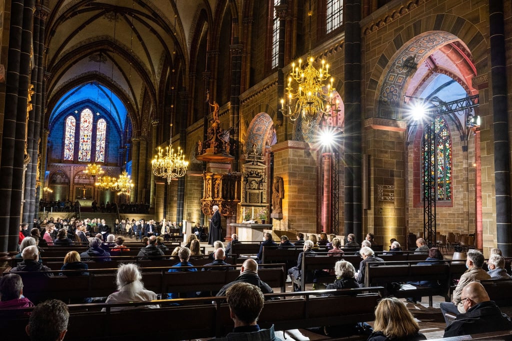 Das Kirchenparlament startet die Synodee mit einem Gottesdienst im Bremer Dom.