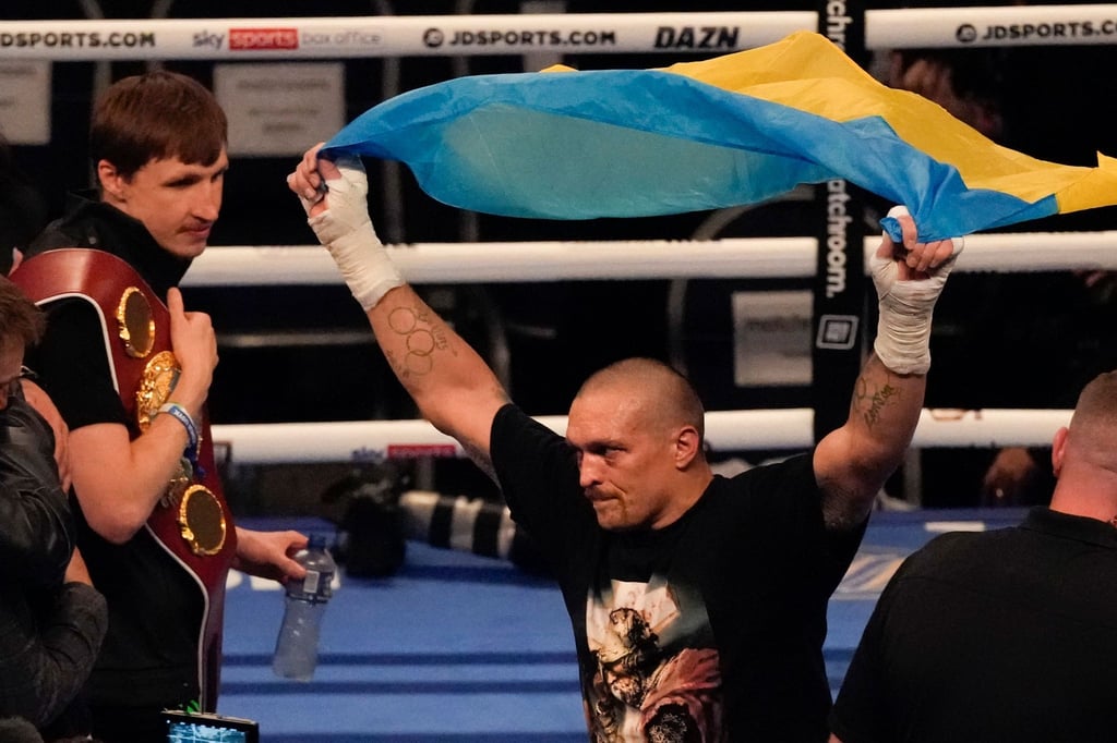 Der Ukrainer Oleksandr Usyk feiert seinen einstimmigen Sieg über Anthony Joshua.