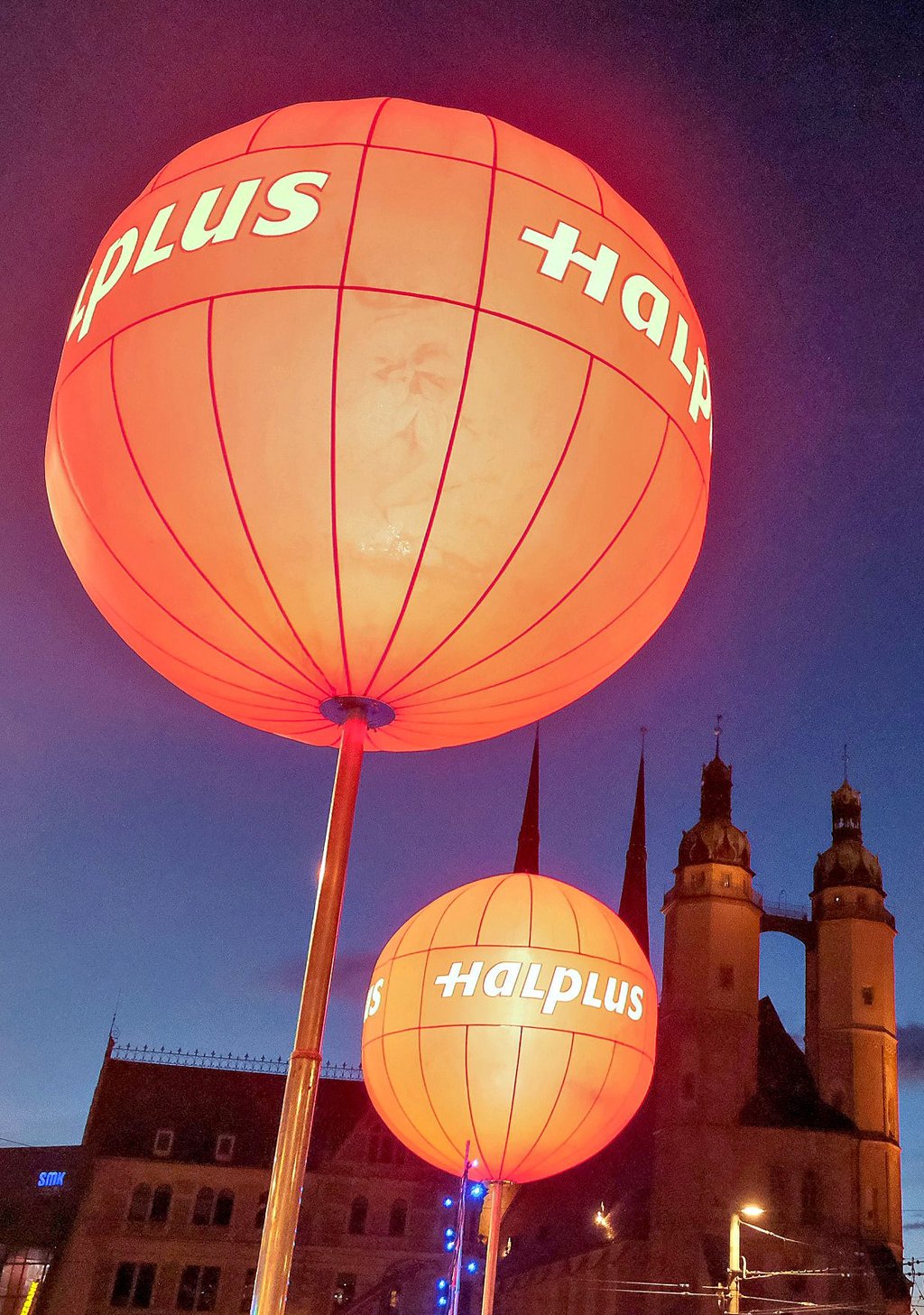 Die Stadtwerke haben mit ihren roten Ballons für ein schönes Flair gesorgt.