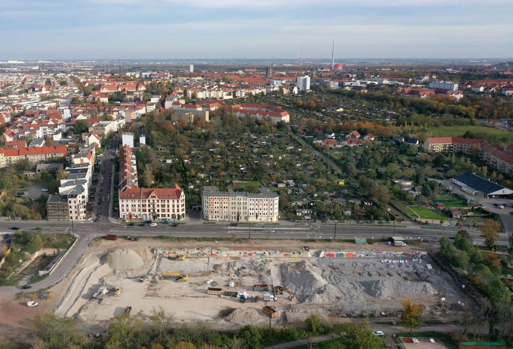 Abriss des Sportparadieses am Böllberger Weg. Dort soll ein millionenschweres Neubauprojekt entstehen.