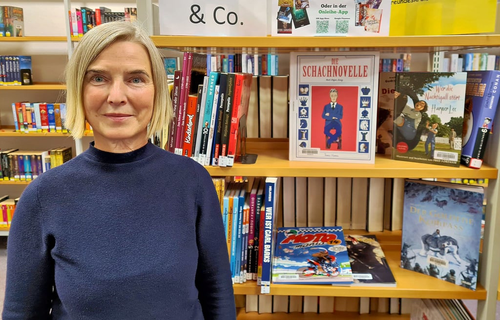 Carola Henke ist die neue Bibliothekarin der Stadtbibliothek Walter Bauer in Merseburg.