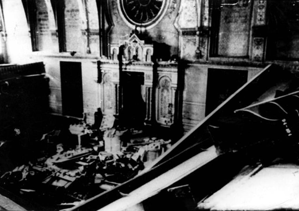 Der Innenraum der alten Synagoge nach der Zerstörung in der Reichspogromnacht.