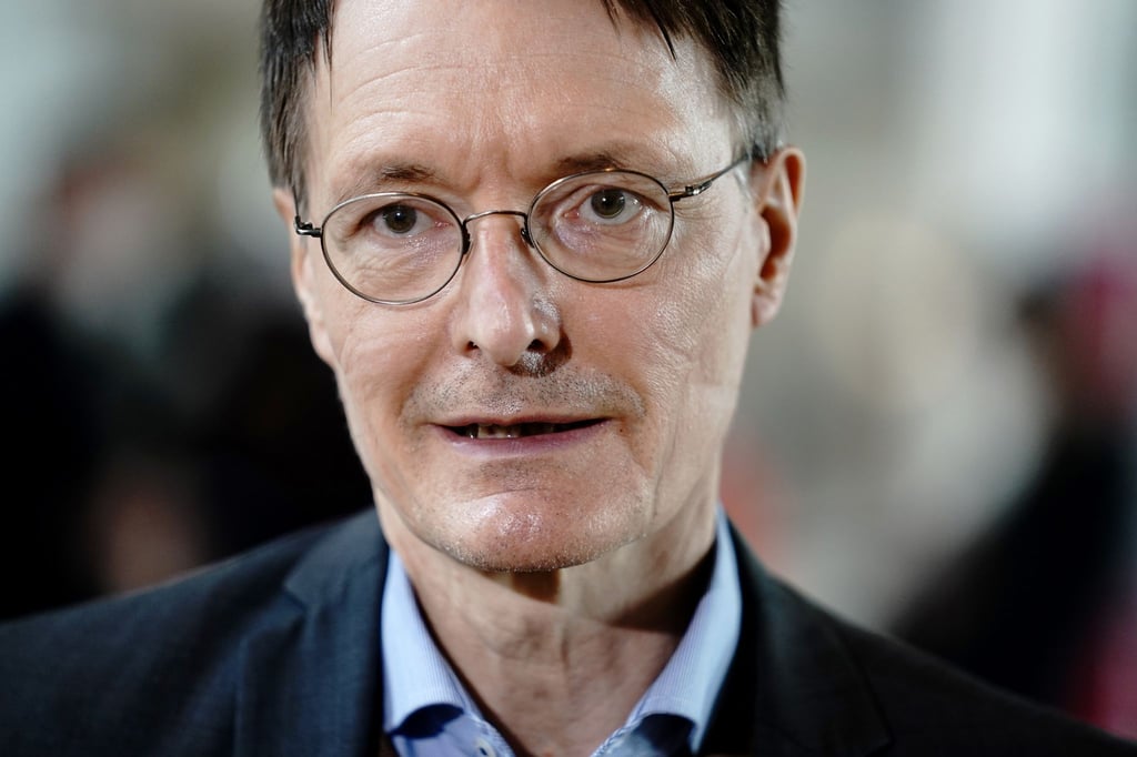 Der SPD-Gesundheitsexperte Karl Lauterbach erwartet eine sehr massive Corona-Welle.
