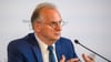 Sachsen-Anhalts Ministerpräsident Reiner Haseloff (CDU) hat am Dienstag die neuen Corona-Regeln vorgestellt.