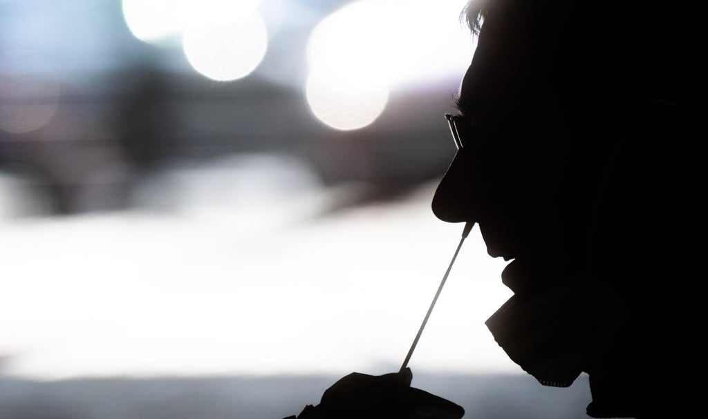 Häufige Tests - etwa in Pflegeeinrichtungen - sollen in der nächsten Zeit mehr Sicherheit bringen.