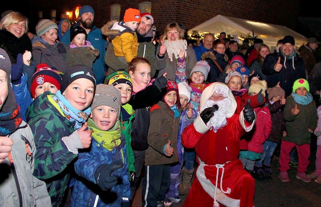 Bilder wie dieses mit Weihnachtsmann auf dem Weihnachtsmarkt in Bittkau wird es in diesem Jahr wohl zum zweiten Mal nicht geben. Die Coronapandemie sorgt für zahlreiche Absagen.