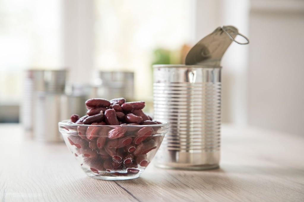 Zuckerzusätze in Kidneybohnen-Dosen müssen nicht sein. Reste aus der Dose werden am besten im Kühlschrank aufbewahrt - allerdings vorher umgefüllt etwa in ein Glasschälchen.