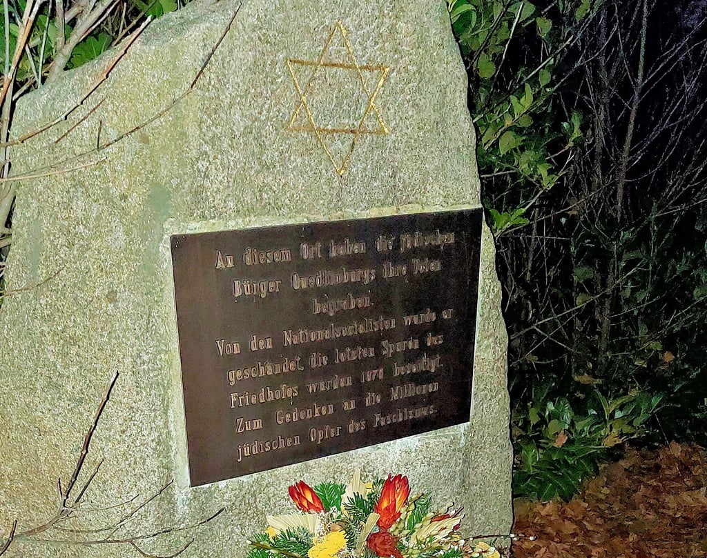 Der Jüdische Friedhof in Quedlinburg ist nach umfangreicher Umgestaltung wieder eröffnet worden.