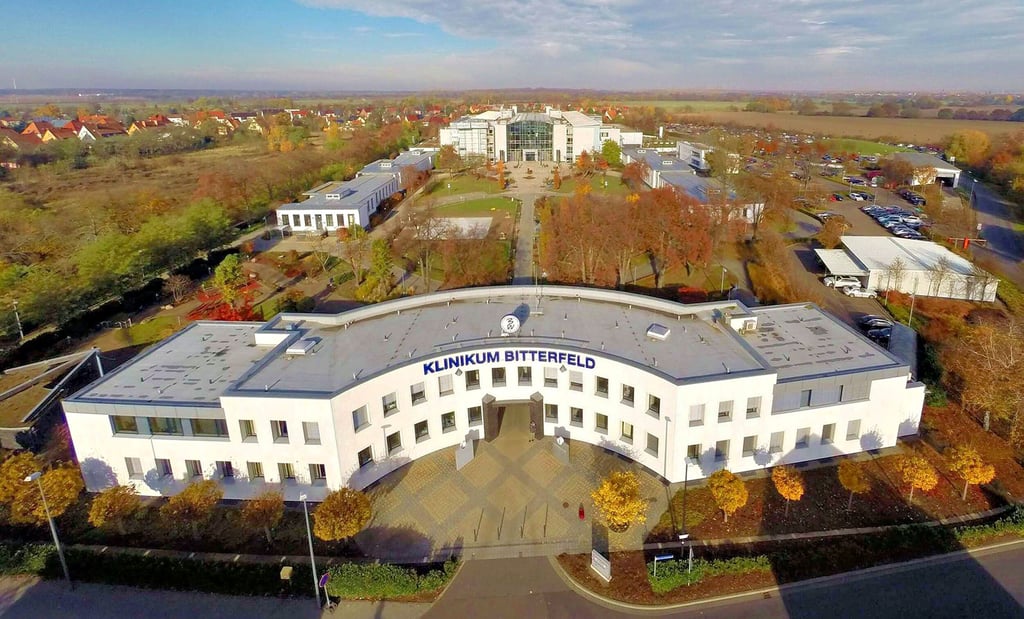 Im Gesundheitszentrum Bitterfeld-Wolfen herrscht wegen steigender Corona-Inzidenzen jetzt wieder Besuchersperre.