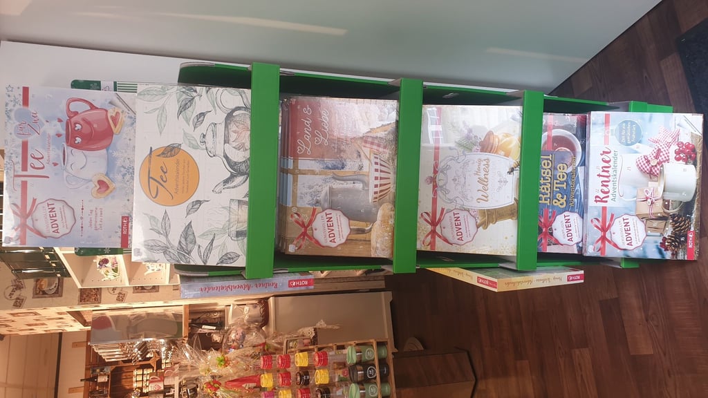 Im Tee & Café Kult in Burg gibt es mehrere Adventskalender mit Tee, Frühstücksutensilien oder für ein Wellness-Programm.