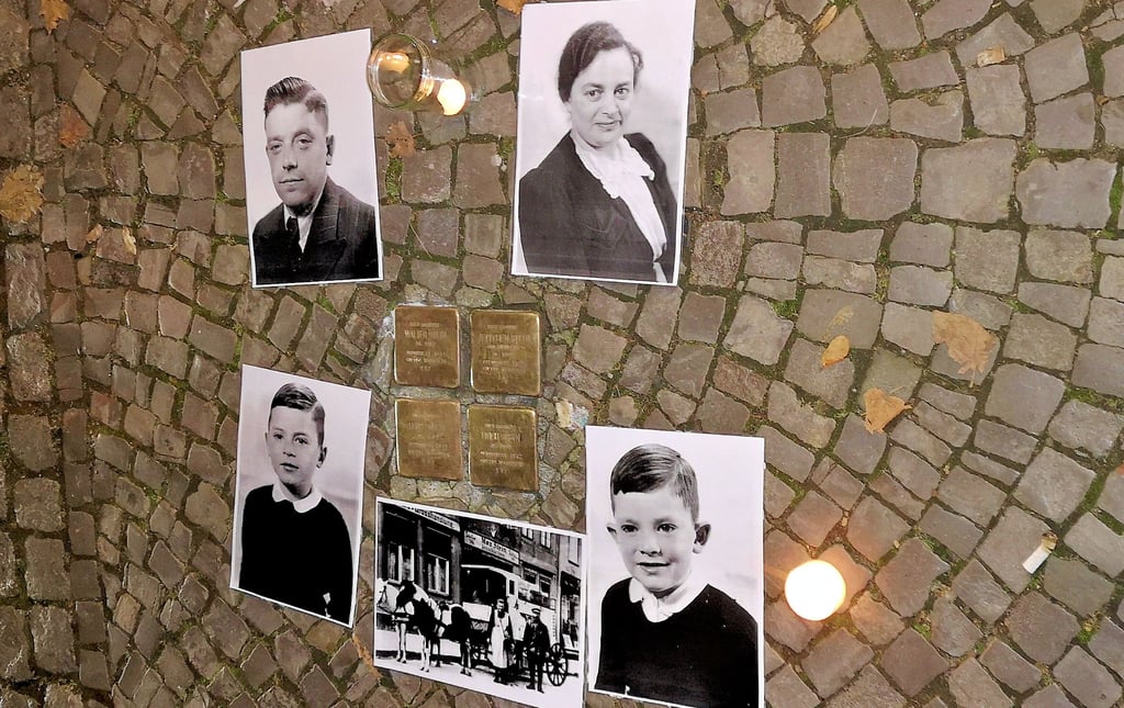Walter und Jettchen Stein waren erst 40 und 36 Jahre alt, als sie mit ihren Kindern Hans (9) und Erich (7) am 13. April 1942 von Nazis aus der Neuperverstraße 64 in Salzwedel ins Warschauer Ghetto deportiert wurden. Was aus ihnen wurde, ist unbekannt.