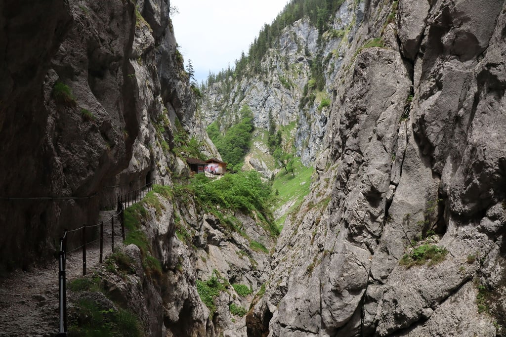 Die Höllentalklamm liegt am Fuße des Zugspitzmassivs und ist bereits eine Attraktion für sich.