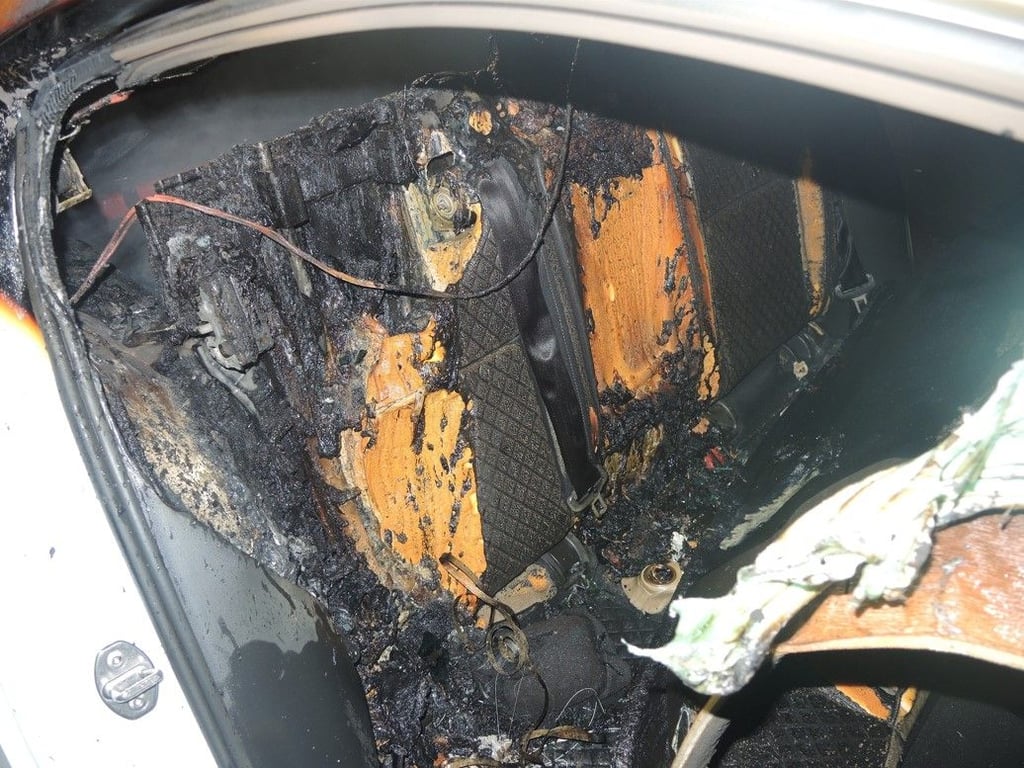 Ein Auto hat in der Nacht (10. November) gegen 2.45 Uhr in Seehausen in der Börde gebrannt. Nachdem das Feuer gelöscht worden war, fanden die Feuerwehrleute eine Flasche mit Brandbeschleuniger. Die Polizei sucht nach Zeugen.