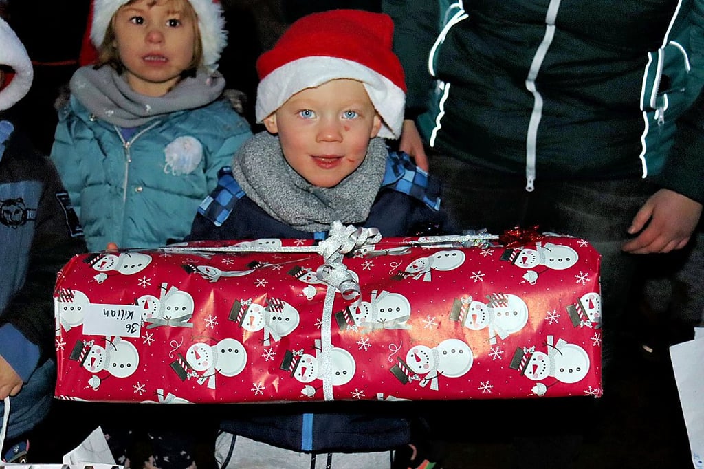 Der kleine Kilian lebt im Kinderheim Friedrichsbrunn und hat im Vorjahr mächtig über sein großes Geschenk gestaunt.