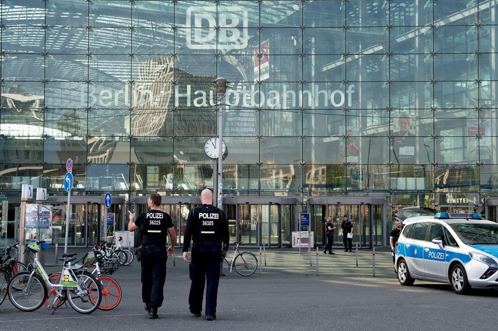 Eine Polizeistreife am Berliner Hauptbahnhof.