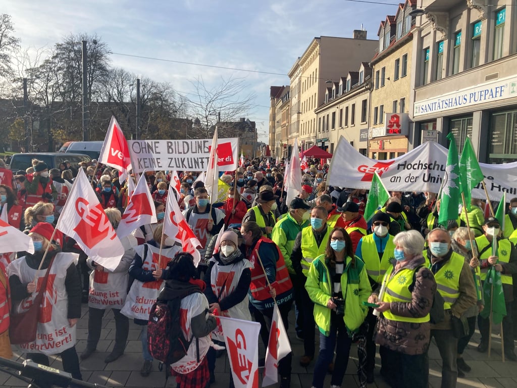 Die Lehrer-Gewerkschaft GEW hat im Zuge der aktuell landesweit laufenden Tarifverhandlungen im öffentlichen Dienst zu Streiks aufgerufen.