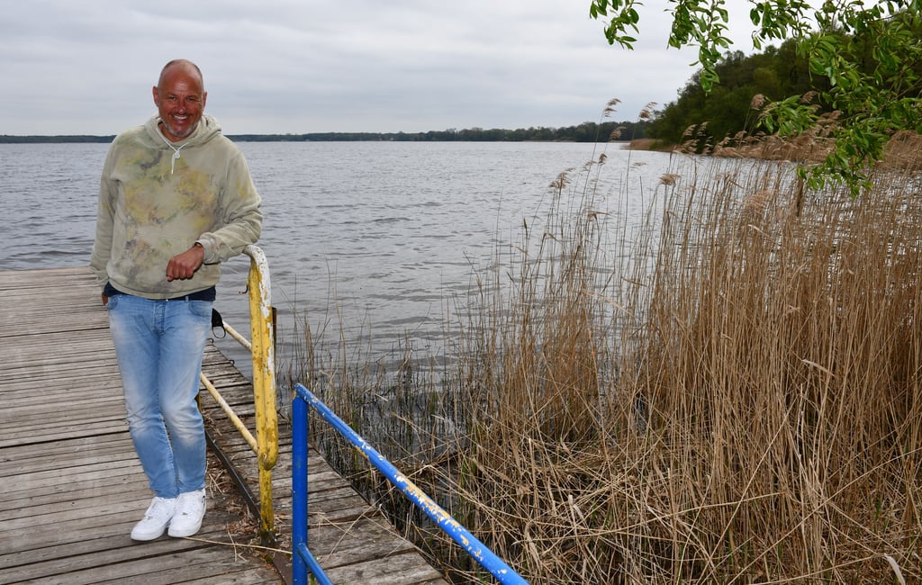 Fernsehkoch Frank Rosin schaute sich am Arendsee um. Ihm gefiel besonders die unverbaute Umgebung.