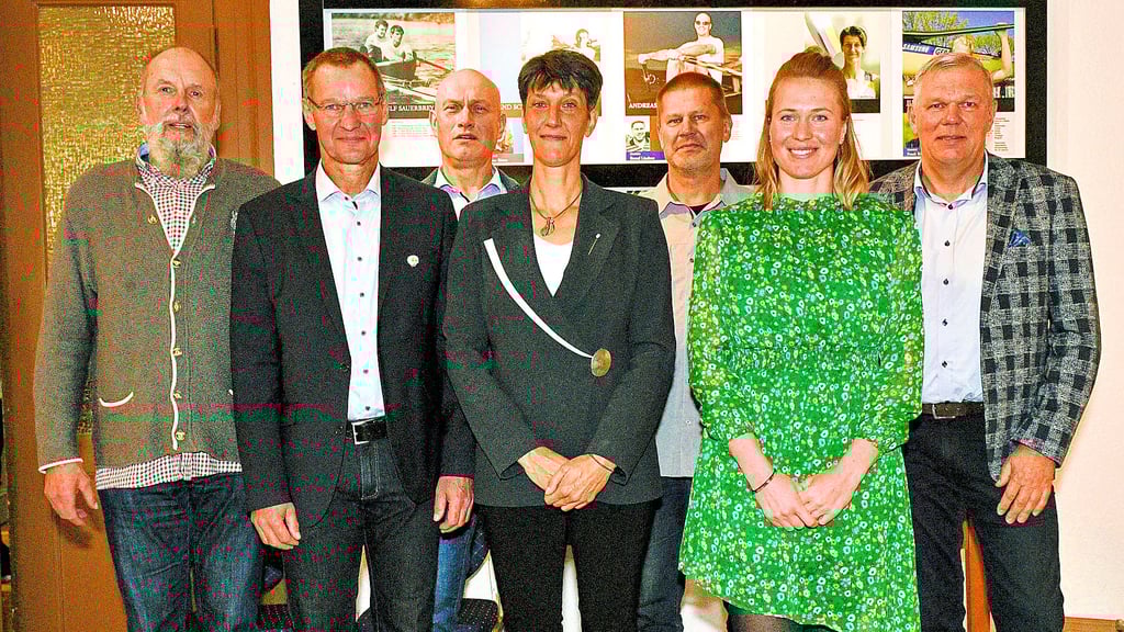 Halles Ruderolympiasieger: Rüdiger Reiche (1976), Thomas Lange (1988/92), Andreas Hajek (1992/96), Jana Thieme (2000), Uwe Heppner (1980), Julia Lier (2016), Roland Schröder (1988/von links)