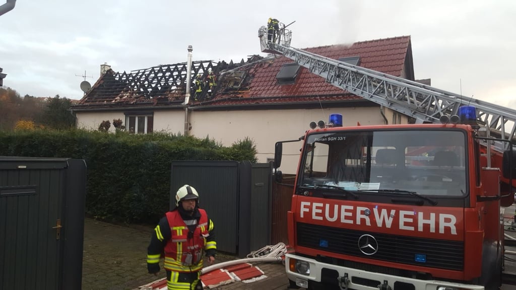 Dachstuhl eines Wohnhauses in Wippra stand in Flammen