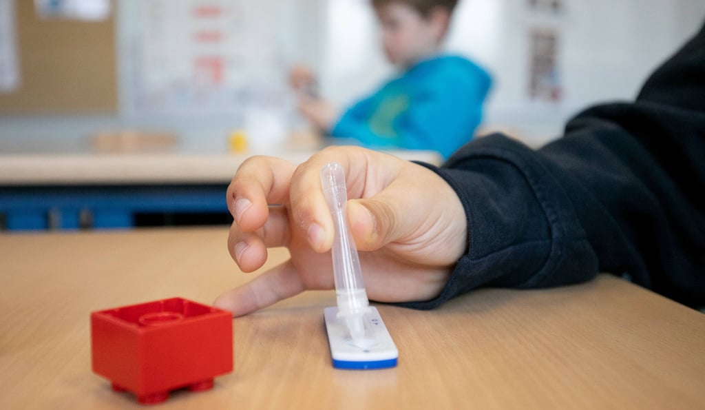 Der morgendliche Test ist für die Schüler im Altmarkkreis inzwischen zur Routine geworden.