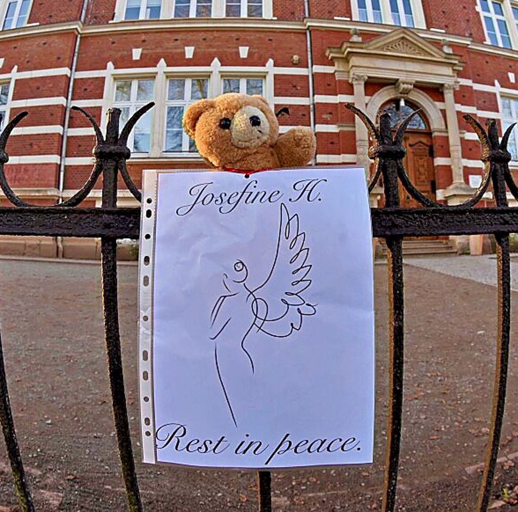 Auch Mitschüler und Lehrer der Burgschule trauern. Hier  besuchte Josefine die 7. Klasse.