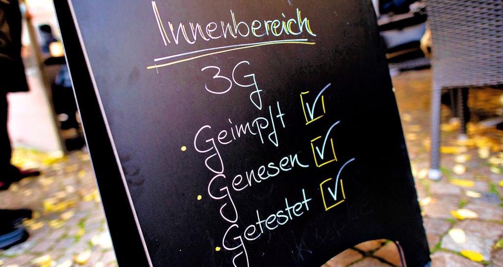 Mit der 3G-Regel in Innenräumen bei Veranstaltungen soll das Risiko einer Infektion verringert werden.