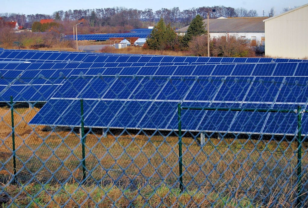 In der Stadt Hecklingen gibt es bereits größere Photovoltaikanlagen auf dem Gelände des Trocknungswerkes, im Gewerbegebiet „Bodewiesen" in Gänsefurth sowie in Groß Börnecke.