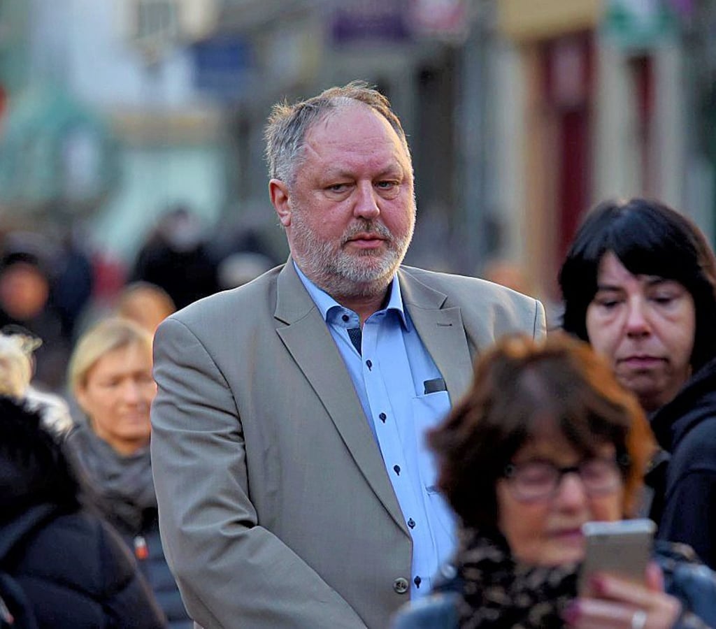 Oberbürgermeister Andreas Michelmann - der sich in die Menge der Trauernden einreihte - ist bestürzt. 